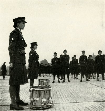 Banda WAAF na parada, c1943. de Cecil Beaton