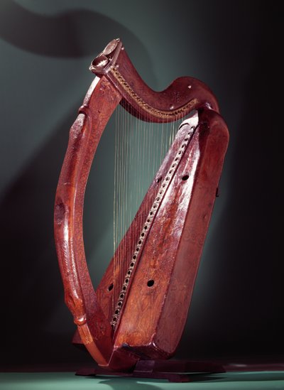 Harpa (madeira com latão e prata) de Celtic