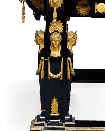 Mesa Napoleão III, projetada por Jean Brandely, marchetaria de E. Varlot, Paris, c.1850-75 (ormolu, cobre dourado, ébano e sicômoro) de Charles Guillaume Diehl