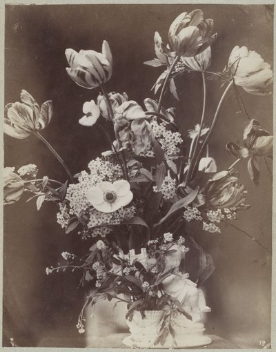 Estudo da flor em vaso com figura infantil de Charles Aubry (manner of)