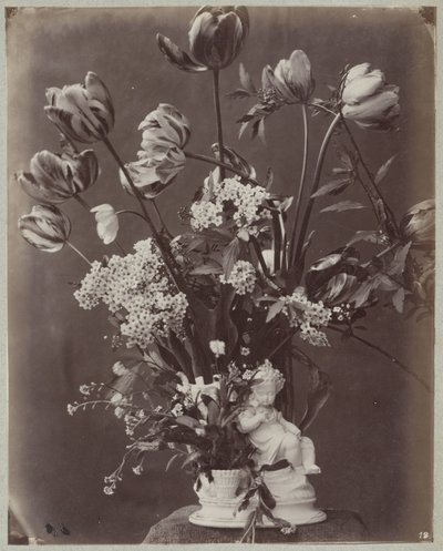 Estudo de flores em vaso com figura infantil de Charles Aubry (manner of)