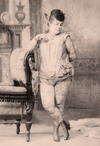 Retrato de Nora Hilderbrandt a mulher tatuada, c.1896 de Charles Eisenmann
