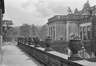 Vasos de Pedra Esculpida, East Terrace (foto a p/b) de Charles Latham