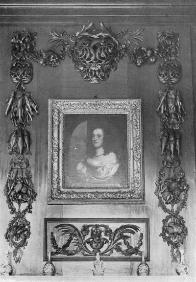 Carvings sobre o Hall Mantel de Charles Latham