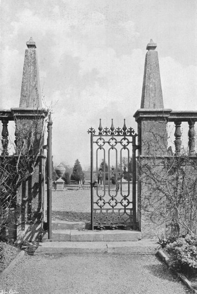 Portões de jardim em Montacute de Charles Latham