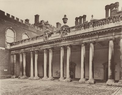 Hampton Court Palace, Colunata para Kings Entrance de Charles Latham