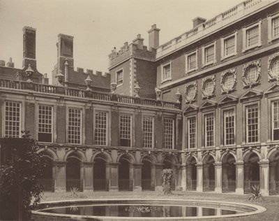 Palácio de Hampton Court, a Fountain Court de Charles Latham