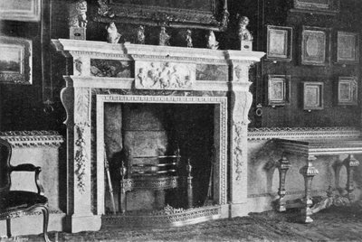 A Chaminé-Pipa na Sala de Veludo (foto a p/b) de Charles Latham