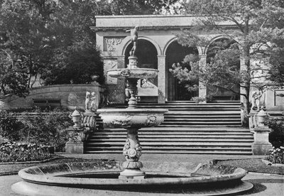 A loggia e a fonte de Charles Latham