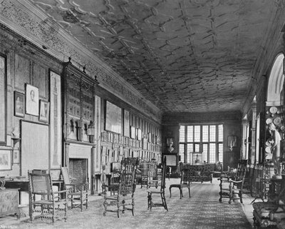 A longa galeria de Charles Latham
