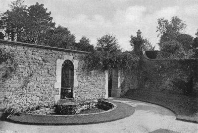 The Rose Court de Charles Latham