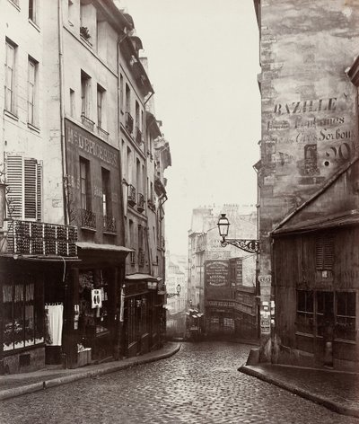 Rue de la Montagne-Sainte-Geneviève perto do cruzamento da Rue LaPlace..., 186569. de Charles Marville