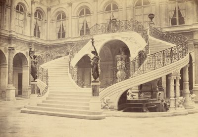 [Escadaria, interior do Hôtel de Ville] de Charles Marville