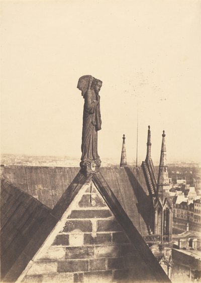 [O Anjo da Ressurreição no telhado da Notre-Dame, em Paris] de Charles Nègre