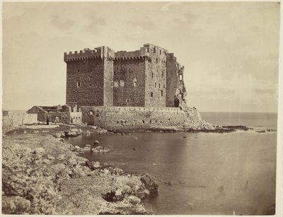 [O castelo da ilha de Saint-Honorat, perto de Cannes / Le château de île Saint-Honorat, près de Cannes de Charles Nègre