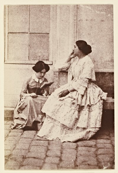 Mulheres em um pátio de Charles Nègre