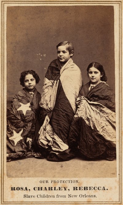 A nossa proteção. Rosa, Charley, Rebecca. Crianças escravas de Nova Orleães, 1864 (foto) de Charles Paxson