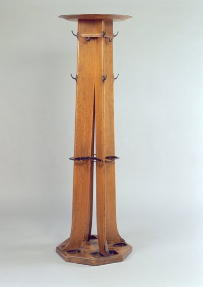 Chapéu, casaco e guarda-chuva representam os Salões de Chá Argyle Street, 1897 (madeira de carvalho) de Charles Rennie Mackintosh