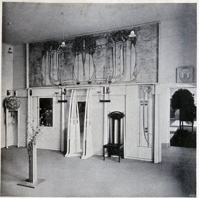 Vista interna de um salão de arte decorativa em Viena, por volta de 1900 (decoração e mobiliário de Charles Rennie e Margaret MacDonald Mackintosh) de Charles Rennie Mackintosh