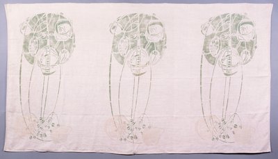 Painel de três motivos de rosas estilizados em verde e creme, para um fundo de um canto instalado na Sala de Estar em 14 Kingsborough Gardens, c.1900 (linho estampado) de Charles Rennie Mackintosh