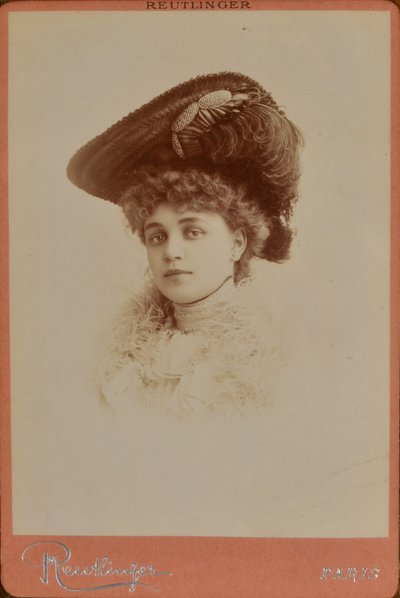 Mulher elegante com um chapéu - Charles Reutlinger de Charles Reutlinger