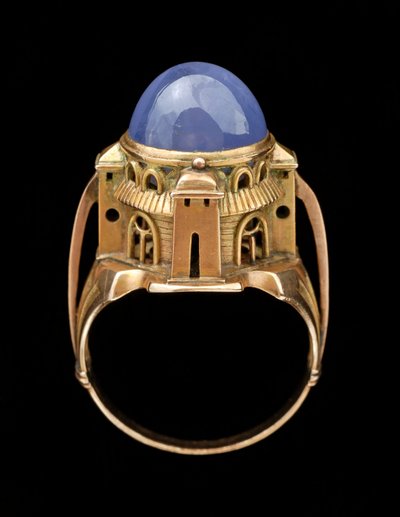 O Anel Sabbatai, 1904 (ouro com uma safira estrela cabochão) de Charles Ricketts