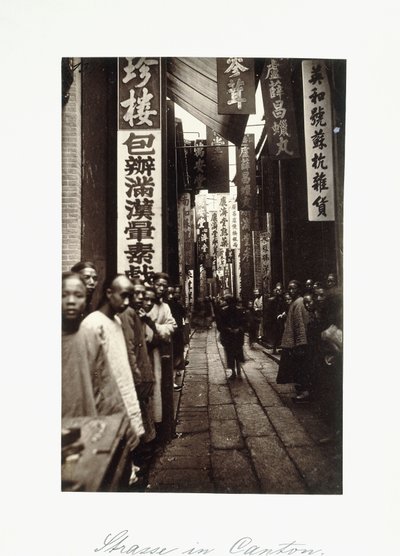Street Scene in Canton, c.1870 (impressão de albume) de Chinese Photographer