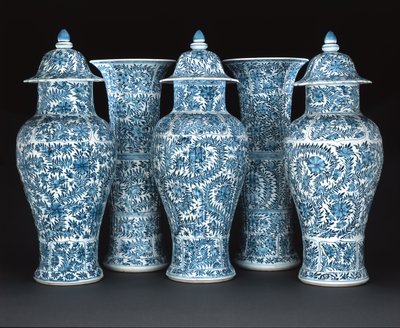 Garniture azul e branco, período de Kangxi (1662-1722) (porcelana) de Chinese School