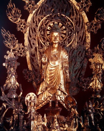 Detalhe de um retábulo dedicado a Buda Maitreya, 524 (bronze dourado) de Chinese School