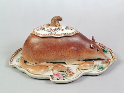 Terrina de molho de Famille subiu e cobertura modelou como um esquilo, período de Chien Lung (1736-95) (cerâmica) de Chinese School