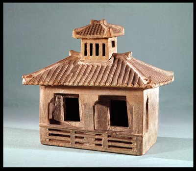 Modelo funerário de uma casa, dinastia Han (206 aC-220 dC) (terracota) de Chinese School