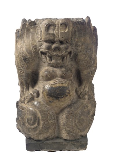 Guardião-demônio de cócoras, província de Hebei, Período de divisão, 550-577 (calcário escuro) de Chinese School