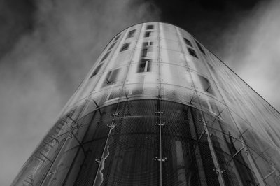 Edifício espetacular com vidro curvo de Chris Hamilton