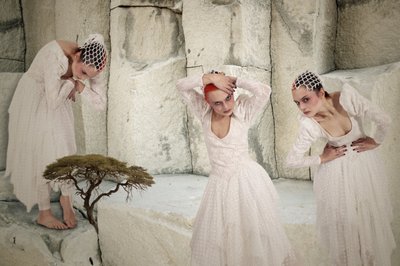 Mulheres etéreas de branco de Christine von Diepenbroek
