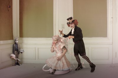 Drama de fantasia sobre uma festa de chá de Christine von Diepenbroek