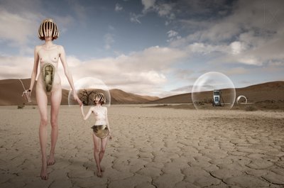 Figuras futuristas do deserto de Christine von Diepenbroek