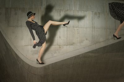 Pose de moda com bolinhas de Christine von Diepenbroek