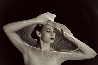 Retrato sensual em rede de Christine von Diepenbroek