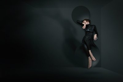 Figura flutuante serena de Christine von Diepenbroek
