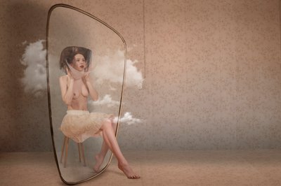 Mulher numa bolha de nuvens de Christine von Diepenbroek