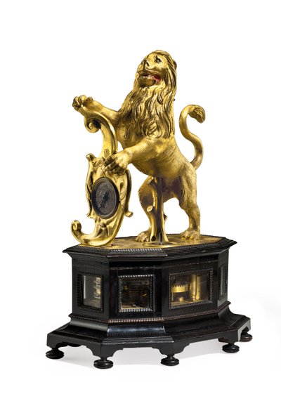 Relógio impressionante e autômato do leão, c.1640 (latão dourado e ébano) de Christoff Miller