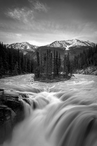 Cascata da Montanha Majestosa de Christoph Schaarschmidt