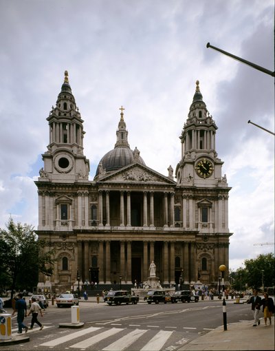 Vista da Catedral de São Paulo desenhada pelo arquitecto Christopher Wren (1632-1723) 1675-1710 Londres, Inglaterra de Christopher Wren