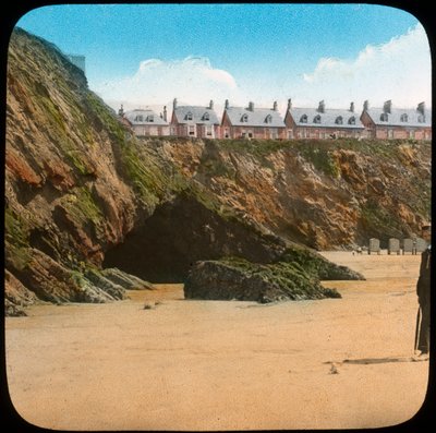 Praia e falésias, Newquay, Cornualha, final do século XIX ou início do século XX de Church Army Lantern Department