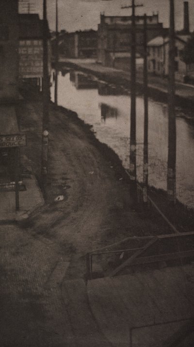 Telegraph Poles, 1898. de Clarence H. White