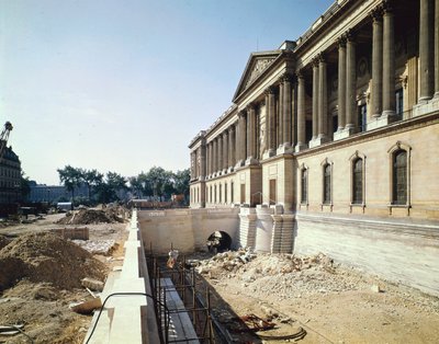 A colunata do Louvre fotografada durante a restauração, 8 de setembro de 1966 de Claude Perrault