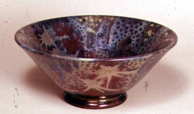 Taça com decoração lustrosa, 1890 (louça de barro) de Clement Massier