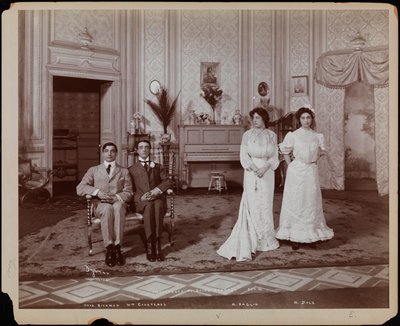 Charles Richman como John Worthing, William Courtney como Algernon Moncrieff, Margaret Anglin como Gwendolen Fairfax, e Margaret Dale como Cecily Carew num renascimento de "The Importance of Being Earnest" de Oscar Wilde, apresentado por Charles Frohman de Company Byron