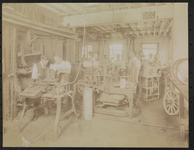 Laboratório de Cinema Dressler & Co. com homens trabalhando, Nova York de Company Byron