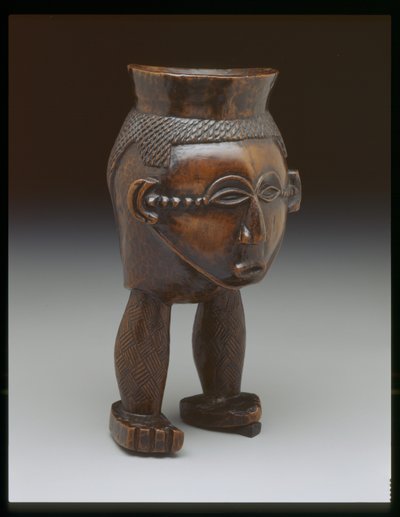 Taça em forma de cabeça sobre duas pernas, povo Lele de Congolese Congolese